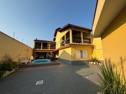 Imóvel à Venda em Itanhaém – Sobrado com Piscina, Churrasqueira e 4 Vagas