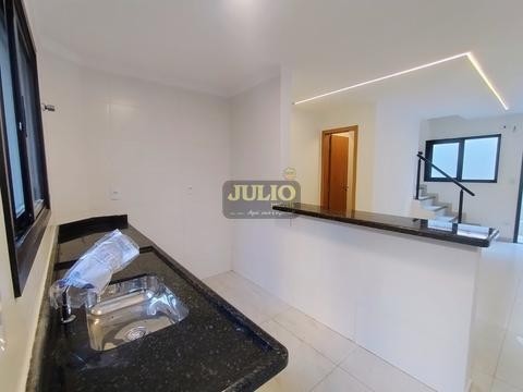 🏖️ Sobrado em condomínio a poucos metros da praia! 🏡