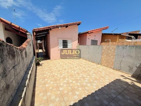 Casa com Edícula à Venda em Mongaguá – Próxima da Praia e Ponto Turístico!