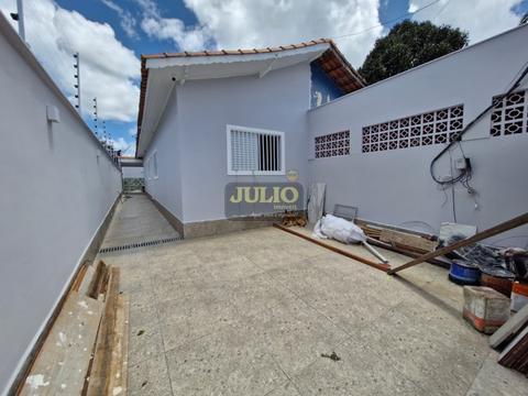 Casa à venda em Mongaguá, Jardim Leonor, com 2 quartos, com 60 m²