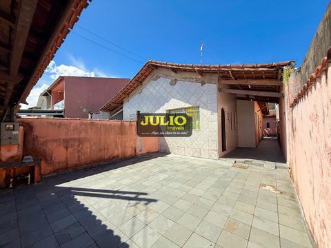  OPORTUNIDADE NO LITORAL! CASA A APENAS 200 METROS DA PRAIA EM MONGAGUÁ 