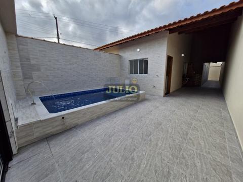 Casa com piscina lado praia Mongaguá 3 dormitórios 89,55 m²