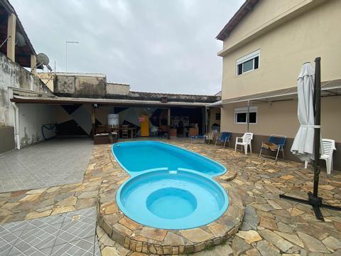 🏡 Casa com Piscina e Área Gourmet a 1 Quadra da Praia – Jardim das Palmeiras, Itanhaém! 🌊