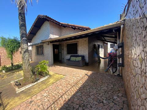 Casa com Edícula e Suíte à Venda no Litoral – Ideal para Moradia ou Investimento