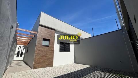Casa à Venda no Jardim Praia Grande, Mongaguá, 2 Dormitórios com Suíte!